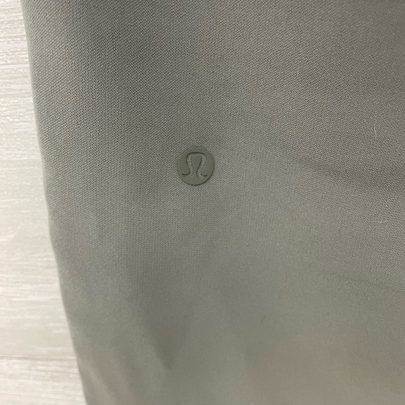 | Lululemon | On The Fly Crop *Woven 23. Size 6. - Picture 9 of 13